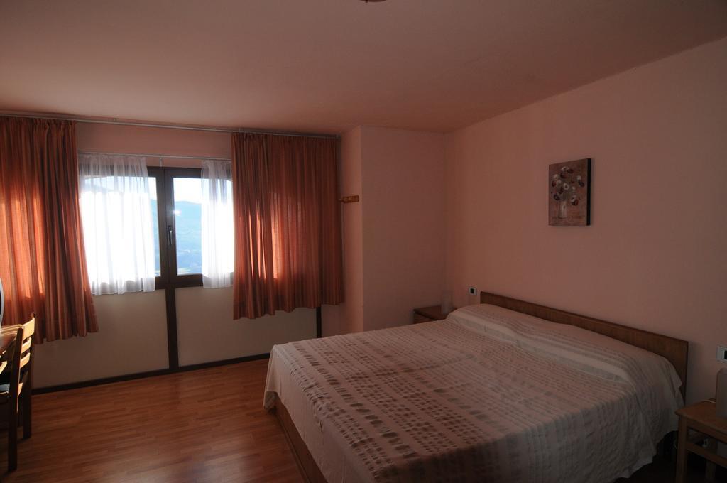 Locanda Del Pittore Arcumeggia Szoba fotó