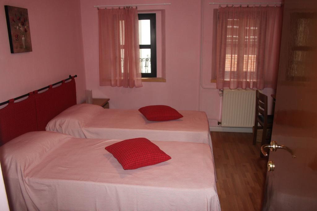 Locanda Del Pittore Arcumeggia Szoba fotó